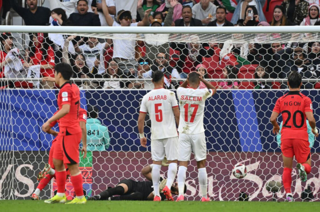 Hàn Quốc có bàn gỡ 2-2 ở những phút bù giờ
