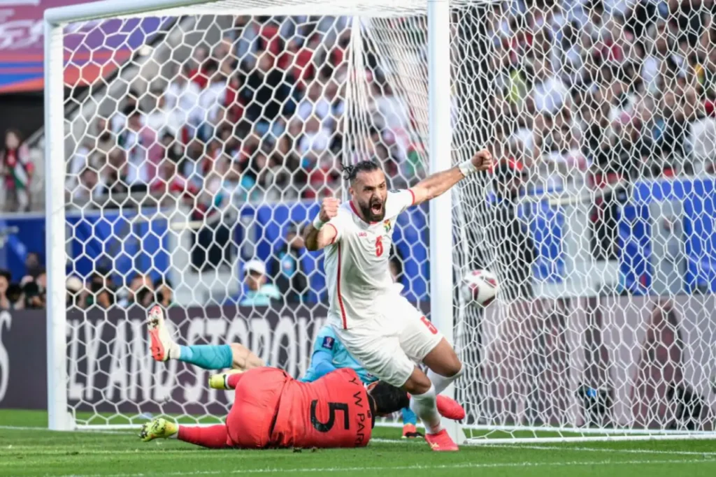 Jordan gỡ hòa phút 37.