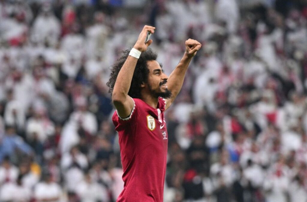 Akram Afif ăn mừng bàn thắng bên phía Qatar, Jordan 1-3 Qatar 