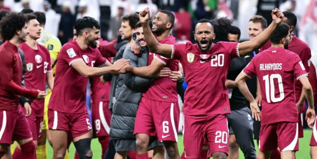 Thắng chung cuộc, Qatar đi tiếp vào vòng bán kết
