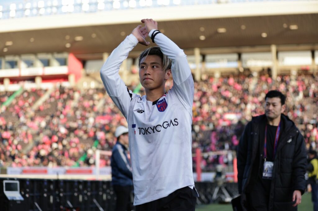 Ryotaro Araki (Tokyo FC) có cú đúp cho đội bóng mới