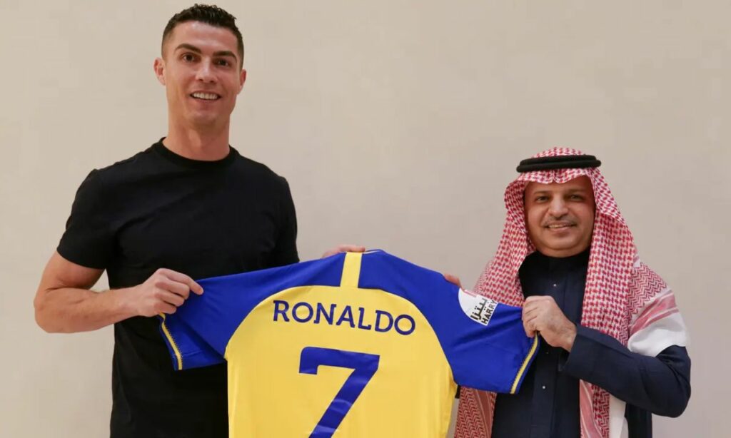 Cristiano Ronaldo gia nhập Al-Nassr