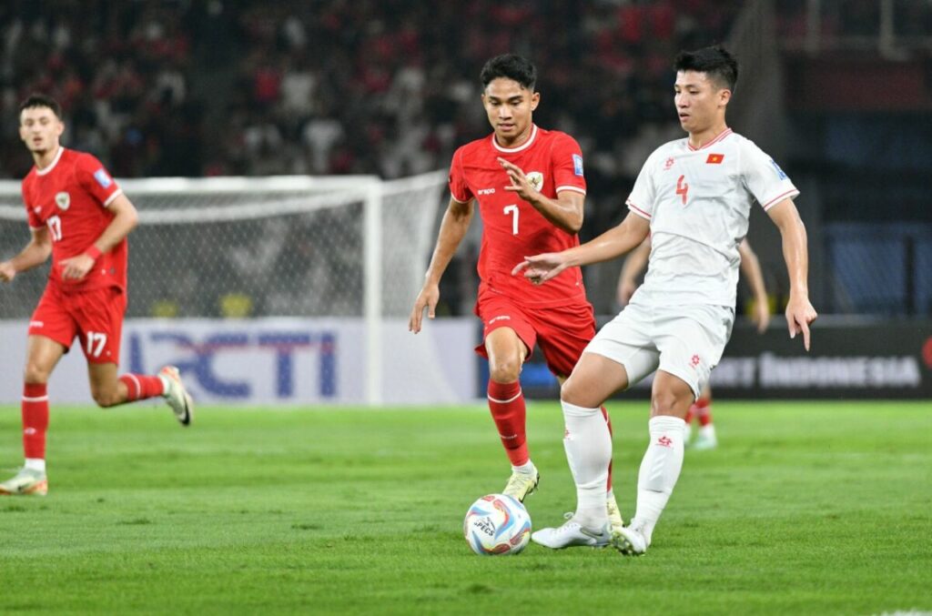 Đội tuyển Việt Nam tạo được một số cơ hội nguy hiểm trong hiệp 1.