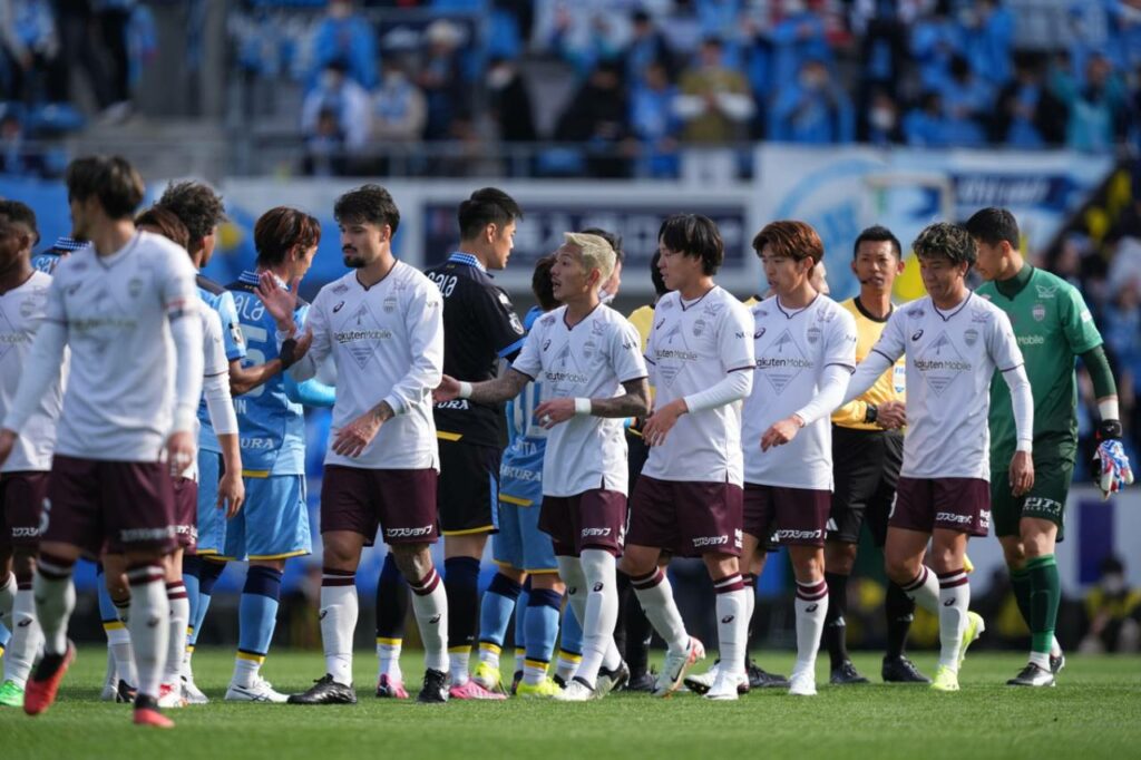 J-League 2024 lập kỉ lục khi lượng khán giả đến sân J-League năm nay tăng lên đáng kể so với năm trước