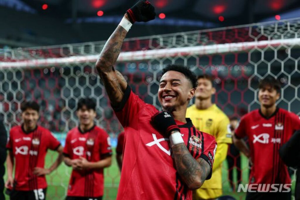 Jesse Lingard ăn mừng cùng các đồng đội sau trận thắng Jeju United với tỉ số 2-0 vòng 3 K-League 2024