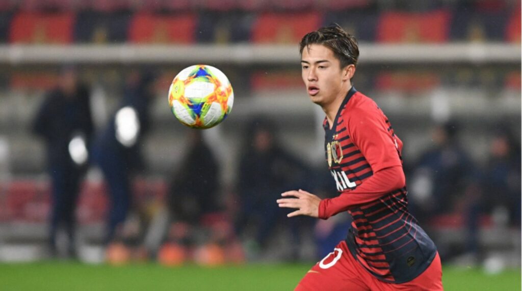 Abe Hiroki đã từng là tiền đạo FC Barcelona B, anh là 1 trong 5 cầu thủ xuống Phong Độ Tại J-League