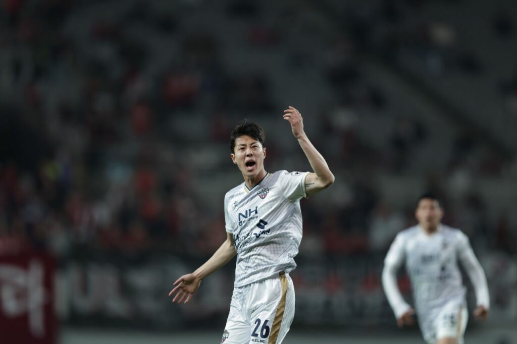 Dù mới lên hạng nhưng Gimcheon Sangmu chứng tỏ mình không phải là đội bóng dễ chơi, ấn tượng vòng 6 K-League 