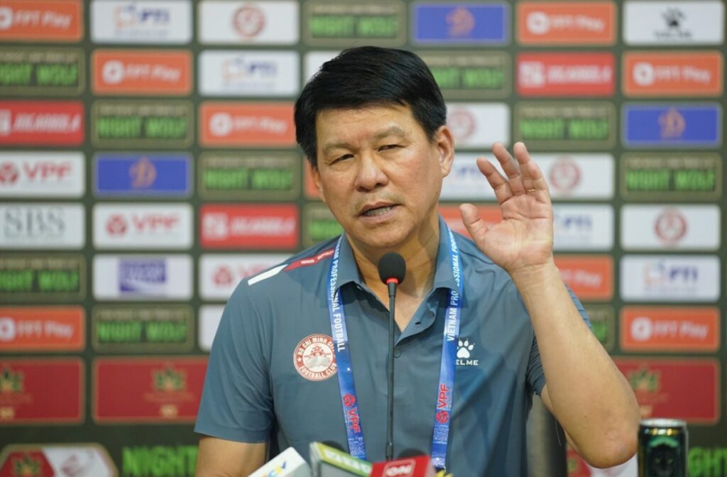 HLV Vũ Tiến Thành bức xúc về lịch thi đấu khi V-League phải tạm nghỉ, nhường chỗ cho U23.