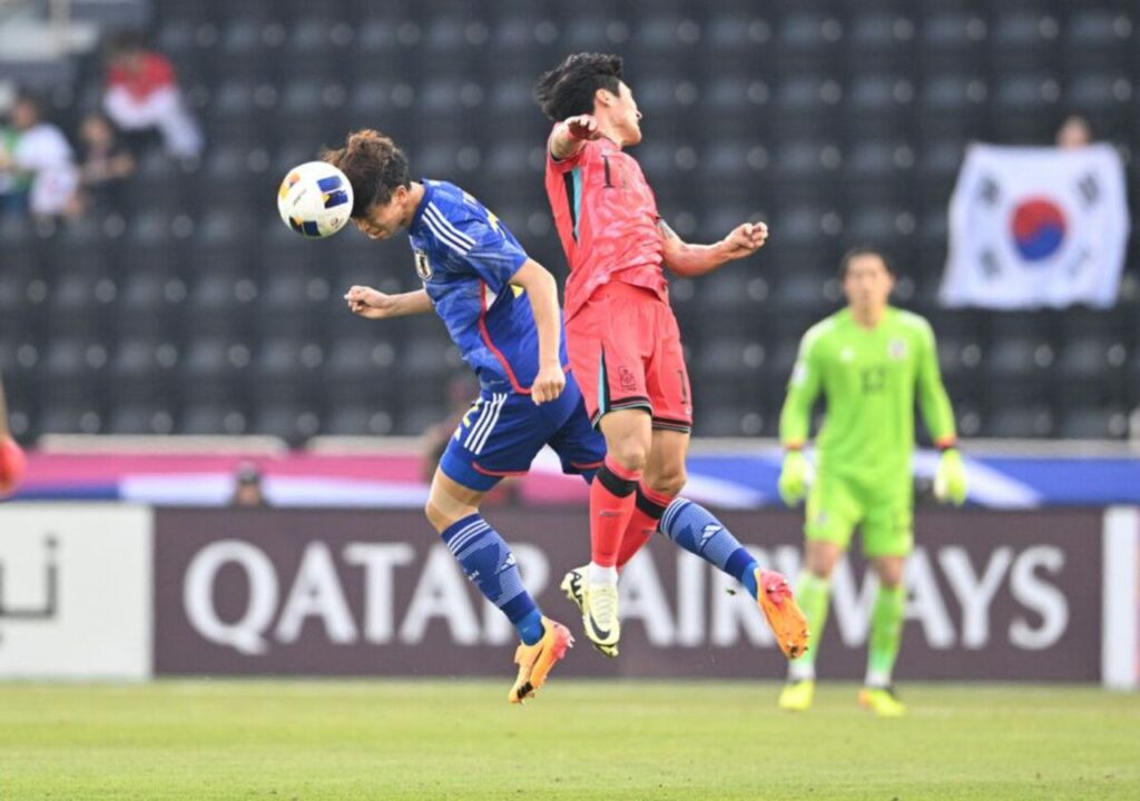U23 Nhật Bản và U23 Hàn Quốc cống hiến một trận đấu kịch tính ngay từ những phút đầu tiên.