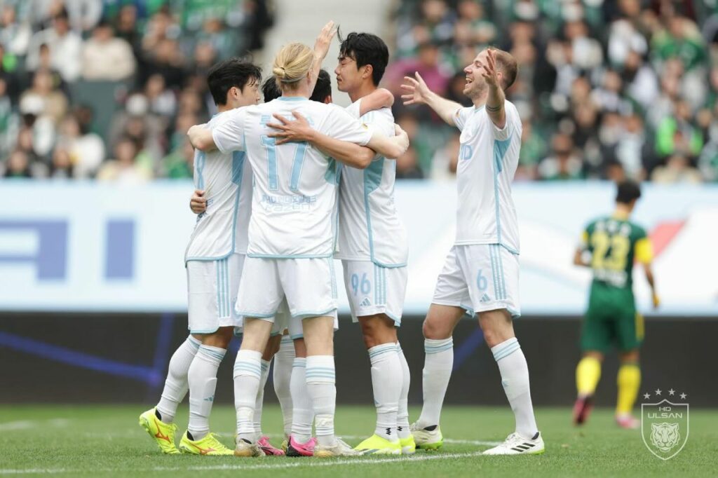 Ulsan HD và và Jeonbuk "bất phân thắng bại" ở vòng 4 K-League 2024