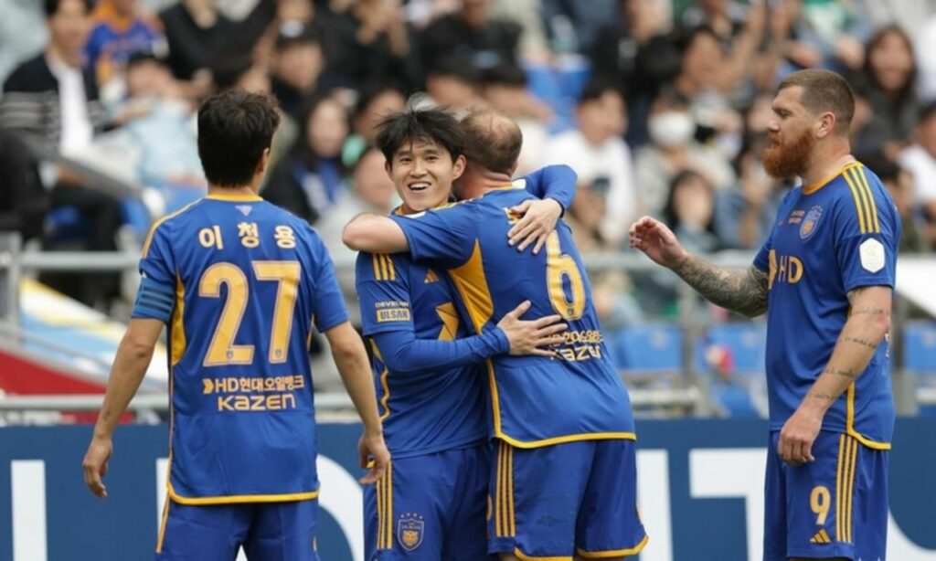 Ulsan HD thắng đậm Suwon 3-0 ở vòng 6 K-League 2024