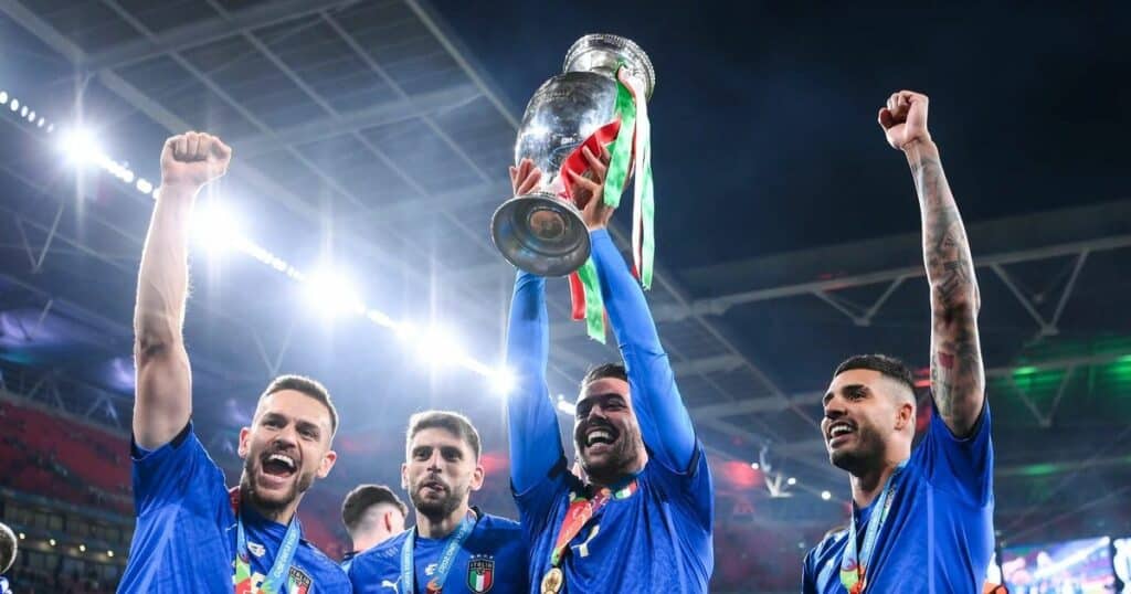 Ý vô địch Euro