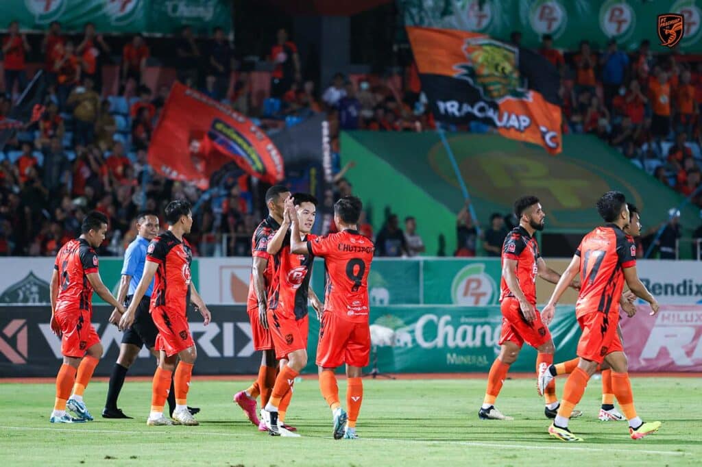 Prachuap FC xuất sắc thoát khỏi khu vực xuống hạng