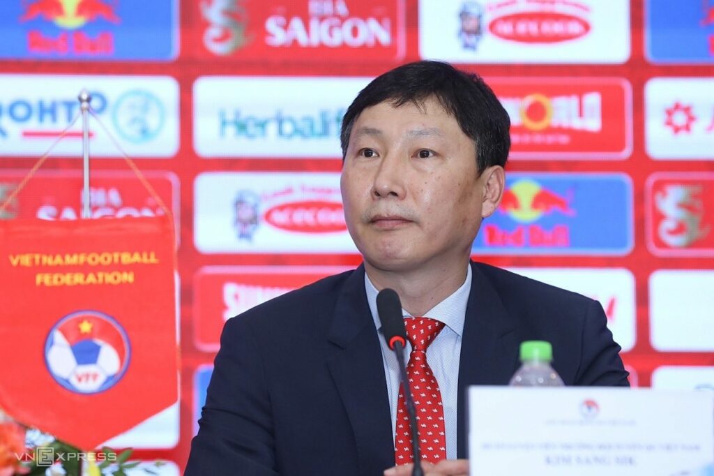HLV Kim Sang-sik chính thức trở thành HLV trưởng đội tuyển Việt Nam