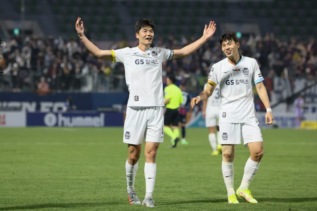 Ki Sung-Yueng ăn mừng bàn thắng vào lưới Suwon FC tại vòng 10 K-League 2024