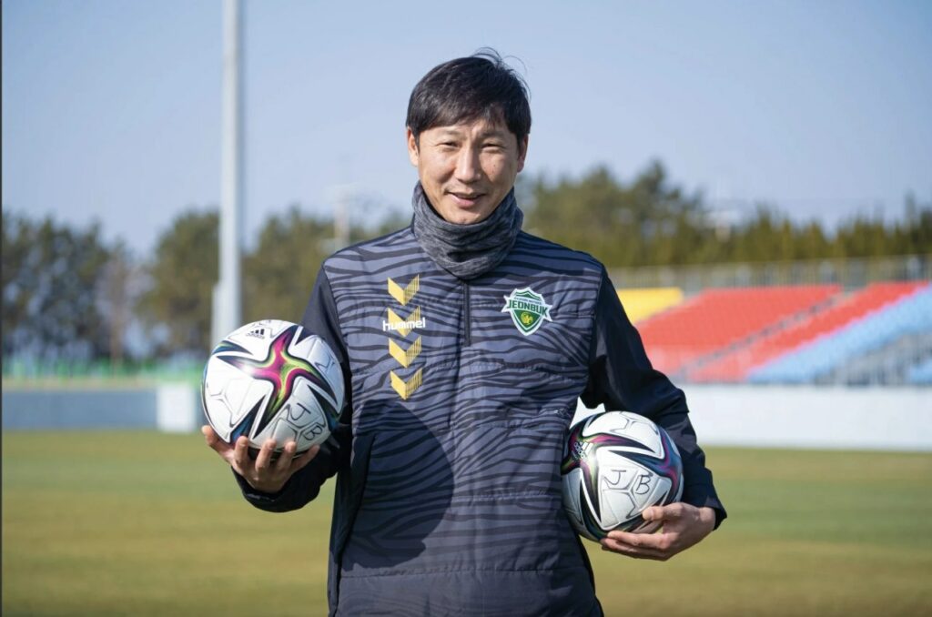 HLV Kim Sang-sik liệu có mang lại tương lai mới cho nền bóng đá Việt Nam?