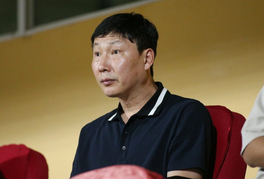HLV Kim Sang-sik phải đối mặt với các điểm yếu của bóng đá Việt Nam.