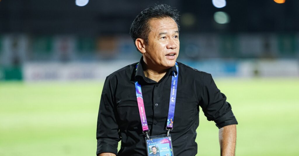 HLV Sasom Pobprasert đã dẫn dắt PT Prachuap FC thoát khỏi nguy cơ xuống hạng ở Thai League 2023/24. 
