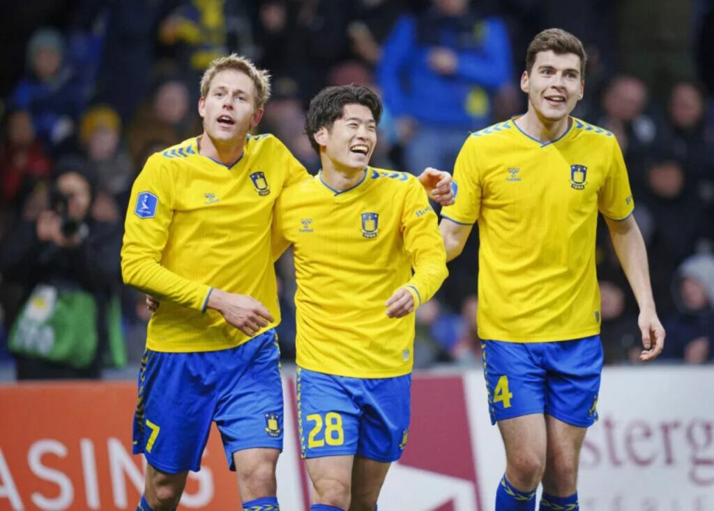 Yuito Suzuki (số 28), 1 trong 6 Cầu Thủ U23 Nhật Bản xuất sắc, đang dần trở thành trụ cột trong màu áo Brøndby IF