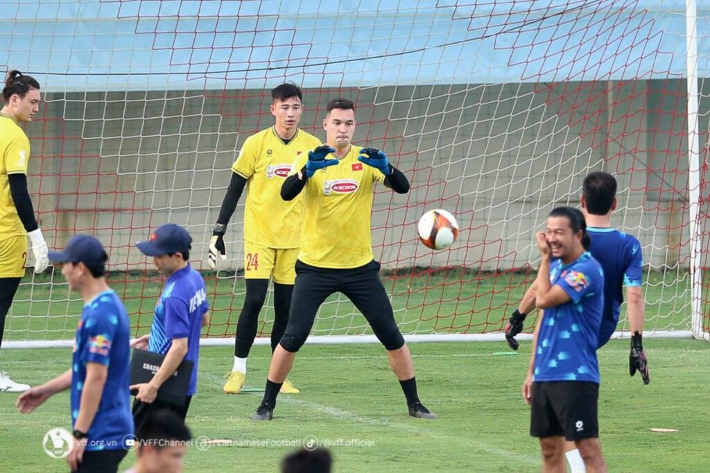 Thủ thành Nguyễn Filip tích cực tập luyện cùng với đội tuyển.