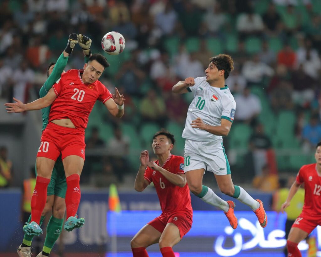 Iraq tỏ ra vượt trội Việt Nam trong hiệp 1.