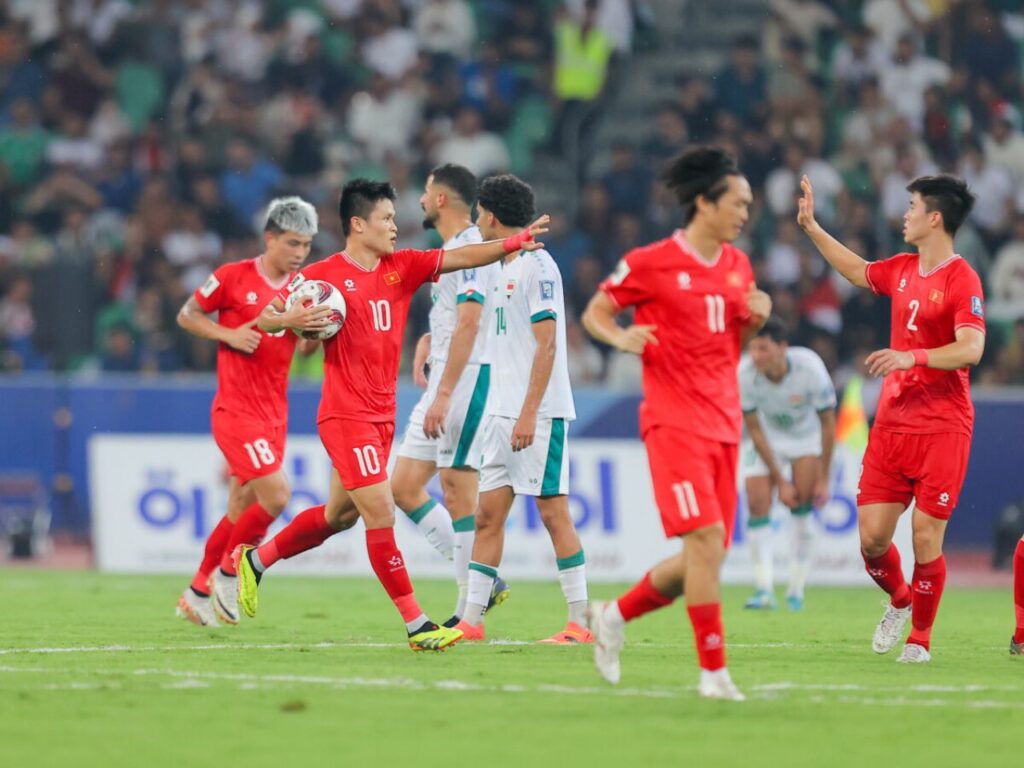 Tuấn Hải ghi bàn thắng danh dự cho đội tuyển Việt Nam. 