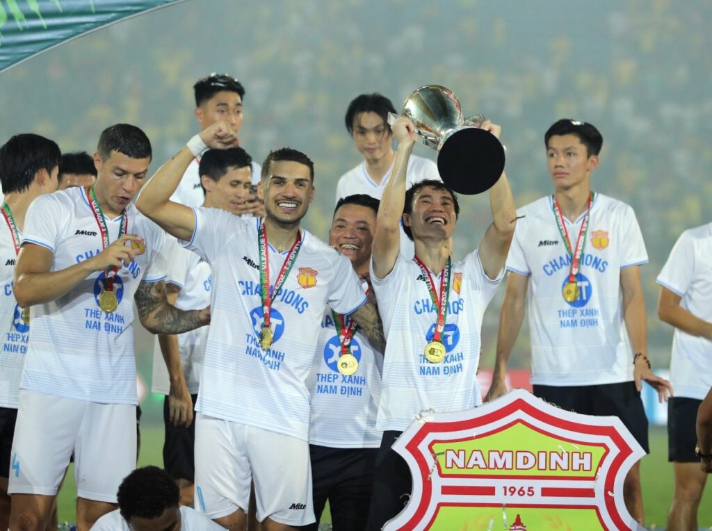 Đánh bại Khánh Hòa một cách thuyết phục, Nam Định lên ngôi vô địch V-League 2023/24 sau vòng 25 v-league 2023/24