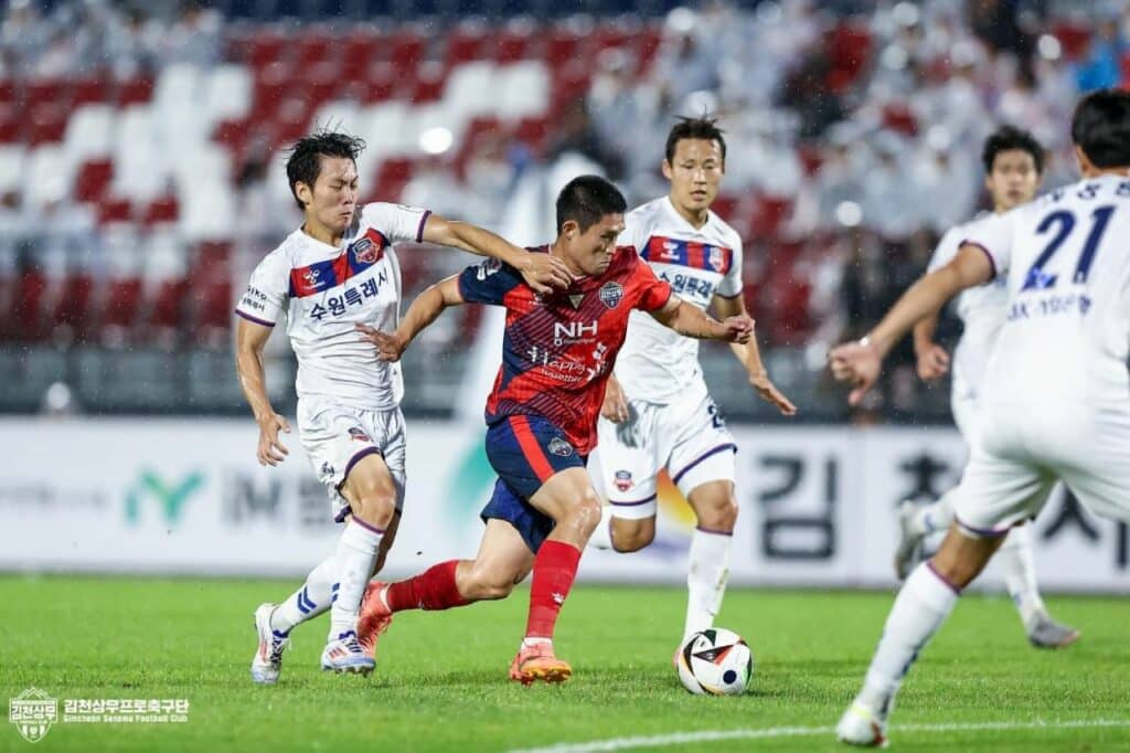 Gimcheon Sangmu sẩy chân trước Suwon City ở vòng 22 K-League 2024.