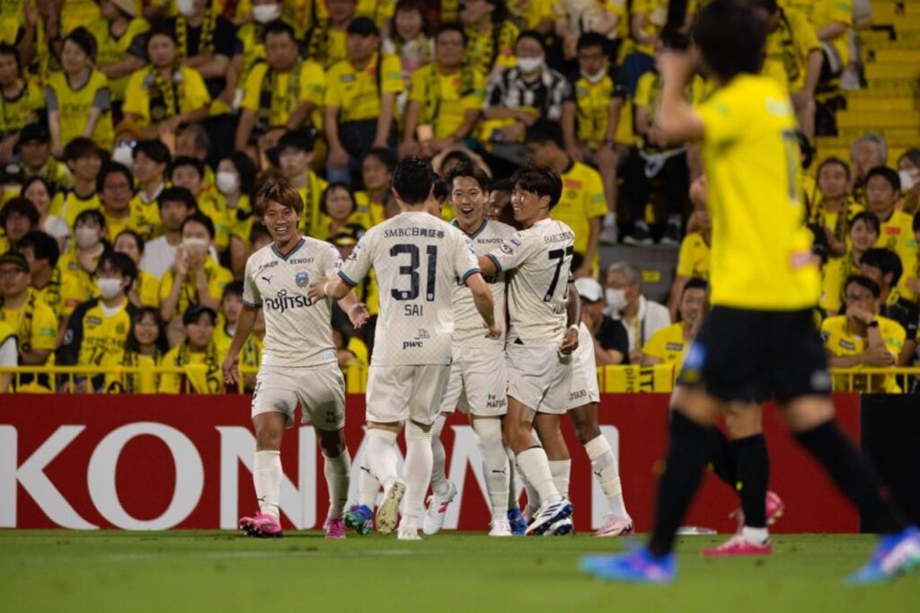 Kawasaki Frontale dành thắng lợi chung cuộc ở cuộc rượt đuổi tỉ số với Kashiwa Reysol. 