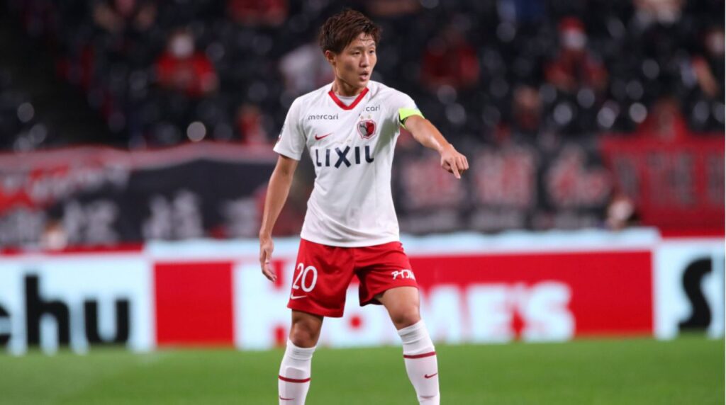 Kento Misao từng mang băng đội trưởng của Kashima Antlers. 