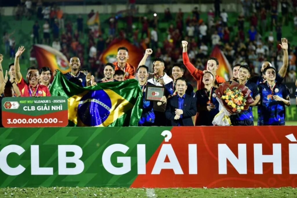 Merry Land Quy Nhơn Bình Định lần đầu tiên đoạt giải á quân V-League 2023/24. 
