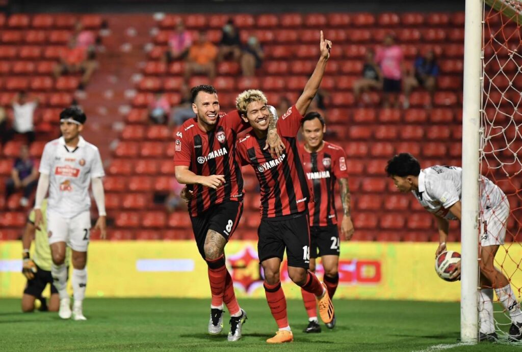 Muangthong United được chọn để thế chỗ cho CLB Thanh Hóa.