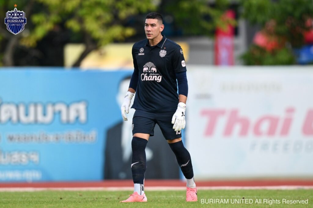 Neil Etheridge-Bức tường thành vững chắc cho Buriram United.