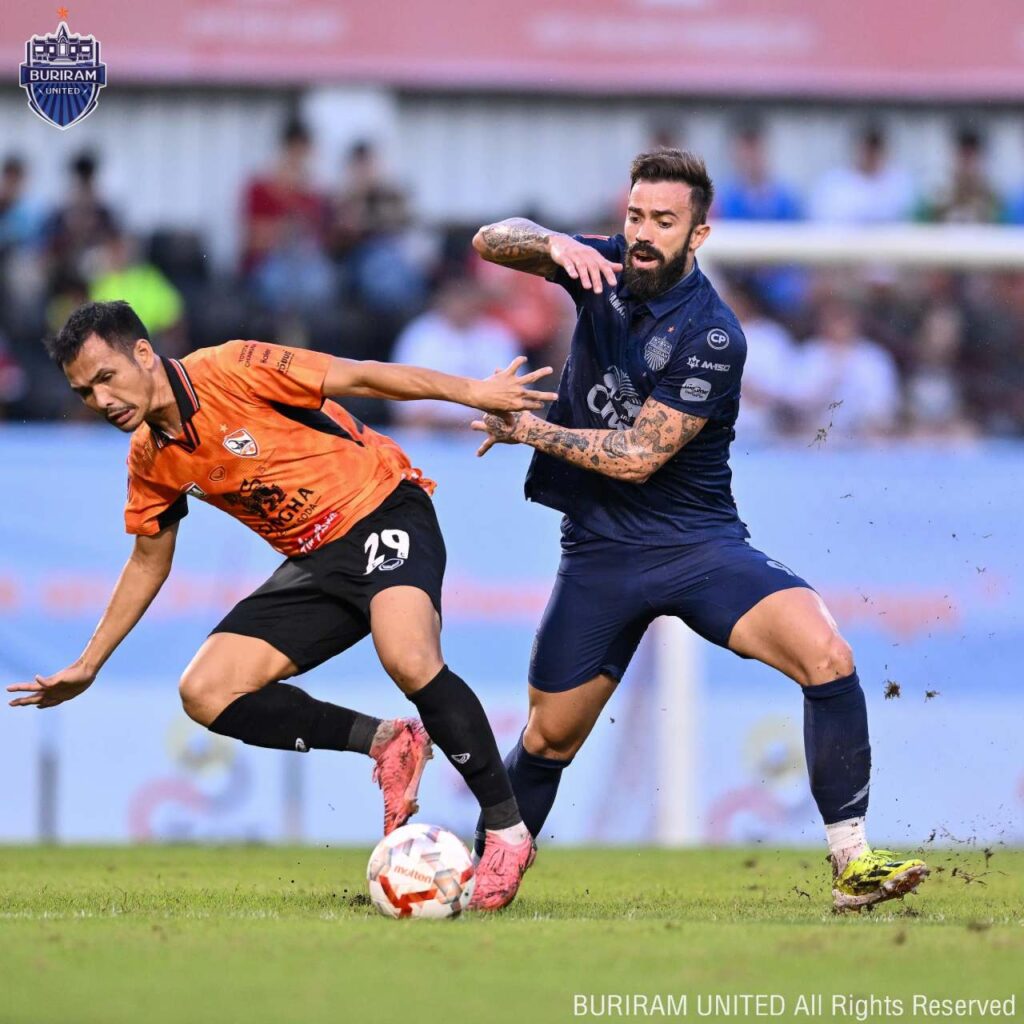 Buriram United giành chiến thắng 5-0 trước Singha Chiangrai United. 