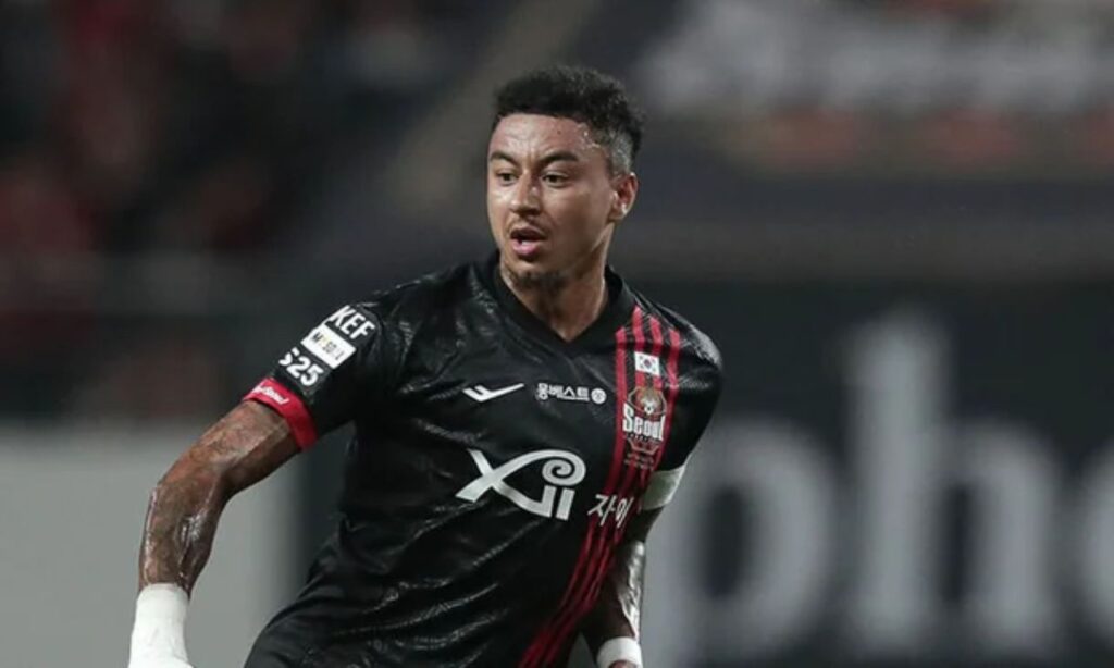 Lingard đang cùng FC Seoul bay cao.