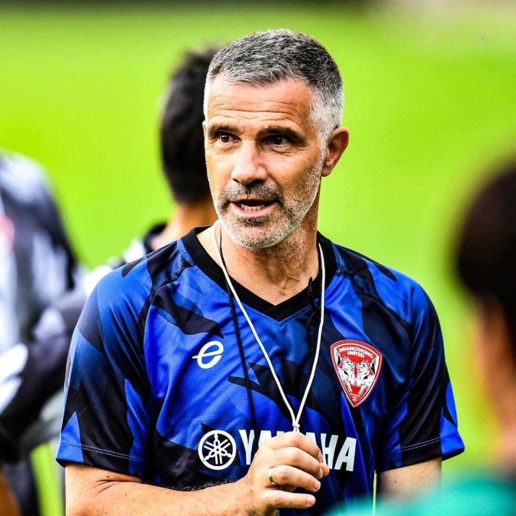 HLV Gino Lettieri, Huấn luyện viên Thai League, sẽ dẫn dắt Muangthong United mùa giải Thai League 2024/25.