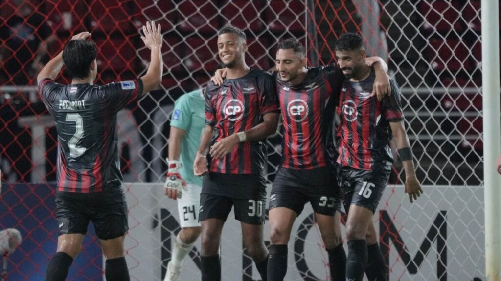 Bangkok United giành chiến thắng 4-2 trước Tampines Rovers. 