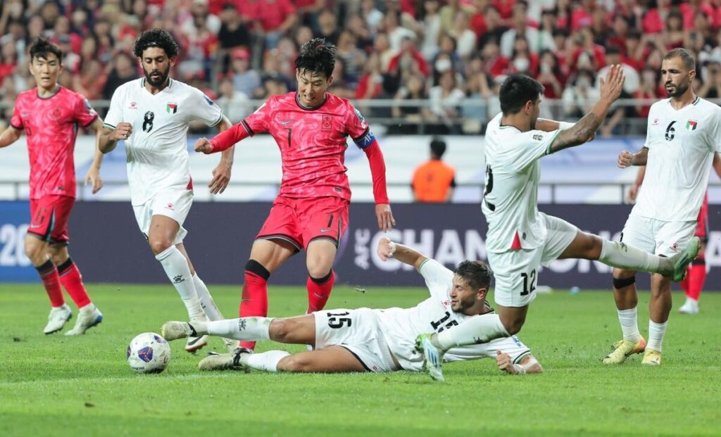 Các cầu thủ Hàn Quốc trong trận hòa 0-0 trước Palestine vào tháng 9. 