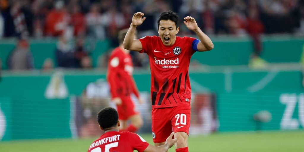 Makoto Hasebe từng là đội trưởng của Frankfurt. 