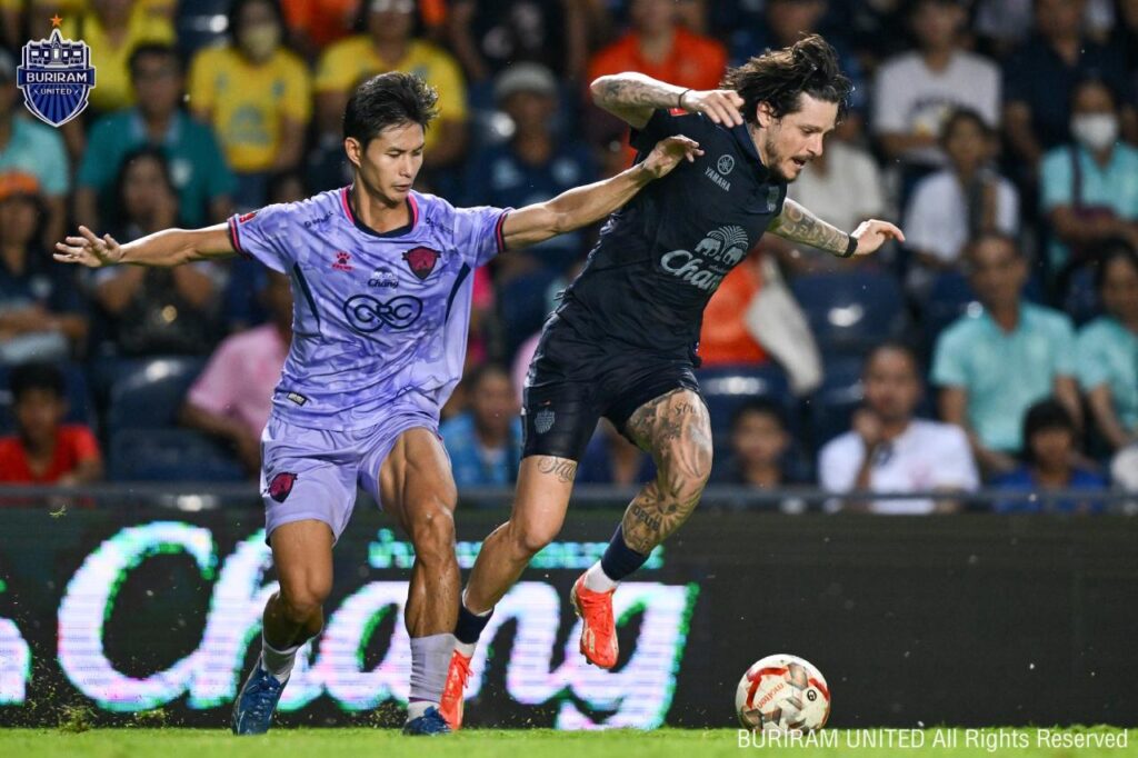 Buriram United tiếp tục khẳng định sức mạnh của mình với chiến thắng 1-0 trước Uthai Thani FC. 