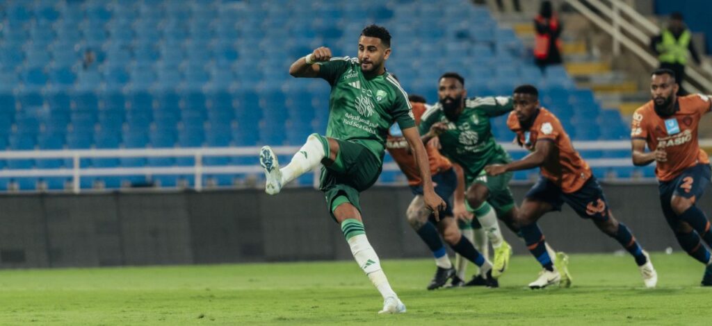 Mahrez ghi bàn thắng duy nhất giúp Al Ahli có được 3 điểm. 