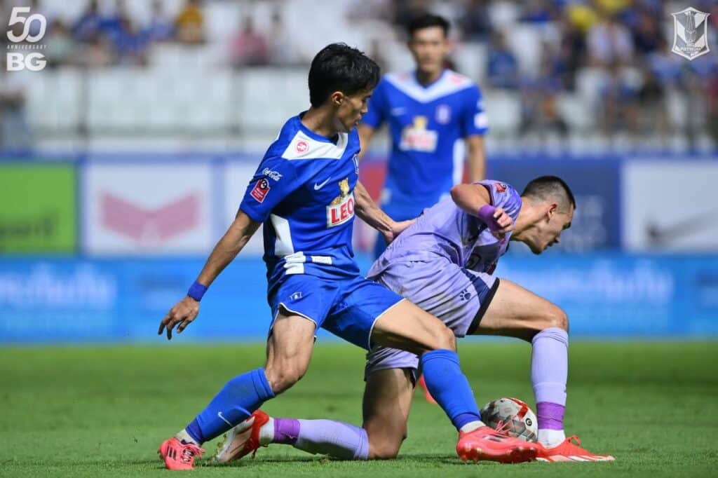 BG Pathum United giành chiến thắng 2-1 trước Uthai Thani FC.