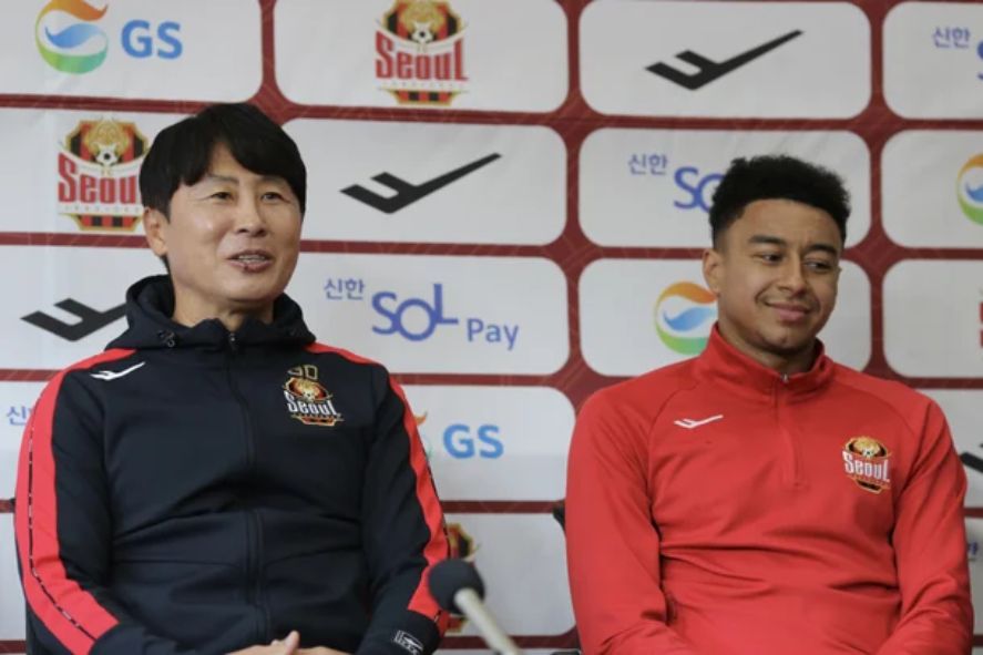 Lingard và HLV Kim Gi-dong trong buổi phỏng vấn gần đây. 