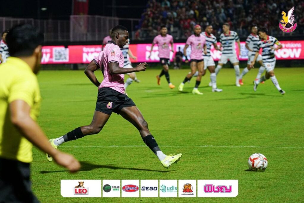 Nongbua Pitchaya FC đè bẹp Khon Kaen United với tỷ số đậm đà 6-1