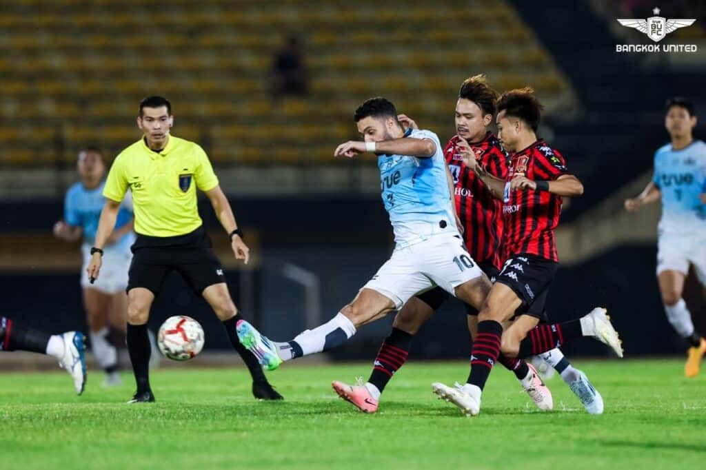 True Bangkok United tiếp tục chuỗi thắng khi đánh bại 3-2 Khon Kaen United.