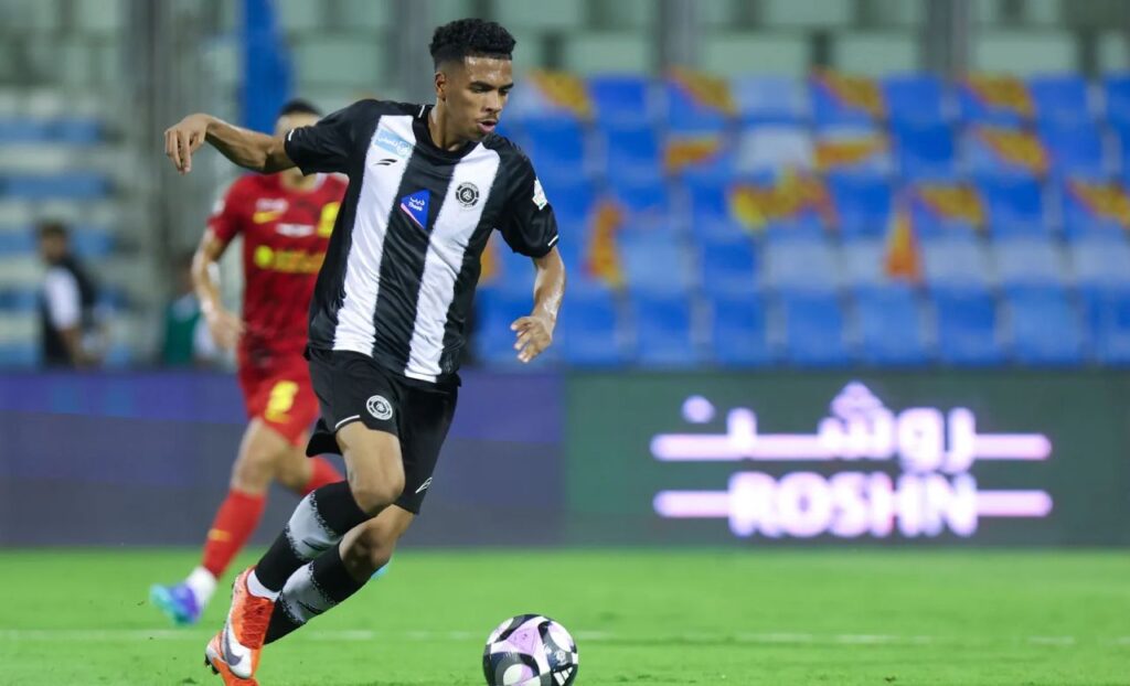 Musab Al Juwayr liên tiếp giành danh hiệu cầu thủ trẻ xuất sắc nhất tháng của Saudi Pro League. 