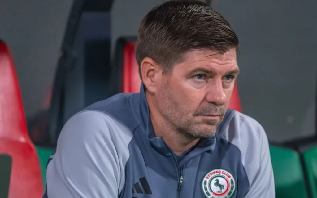 HLV Gerrard đang đau đầu tìm ra giải pháp để giúp Al Ettifaq vượt qua khó khăn