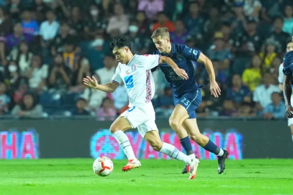 Buriram United thua tức tưởi 0-1 khi đối đầu Port FC ngay trên sân nhà.