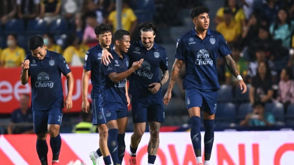 Buriram đánh bại Kuala Lumpur City FC ở  Vòng Bảng Shopee Cup 2024/25,  giành vé vào vòng bán kết . 