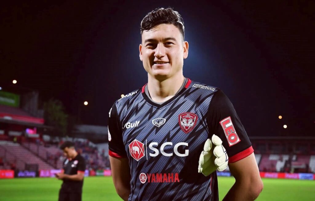 Đặng Văn Lâm có một mùa giải trọn vẹn trên đất Thái trong màu áo Muangthong United.